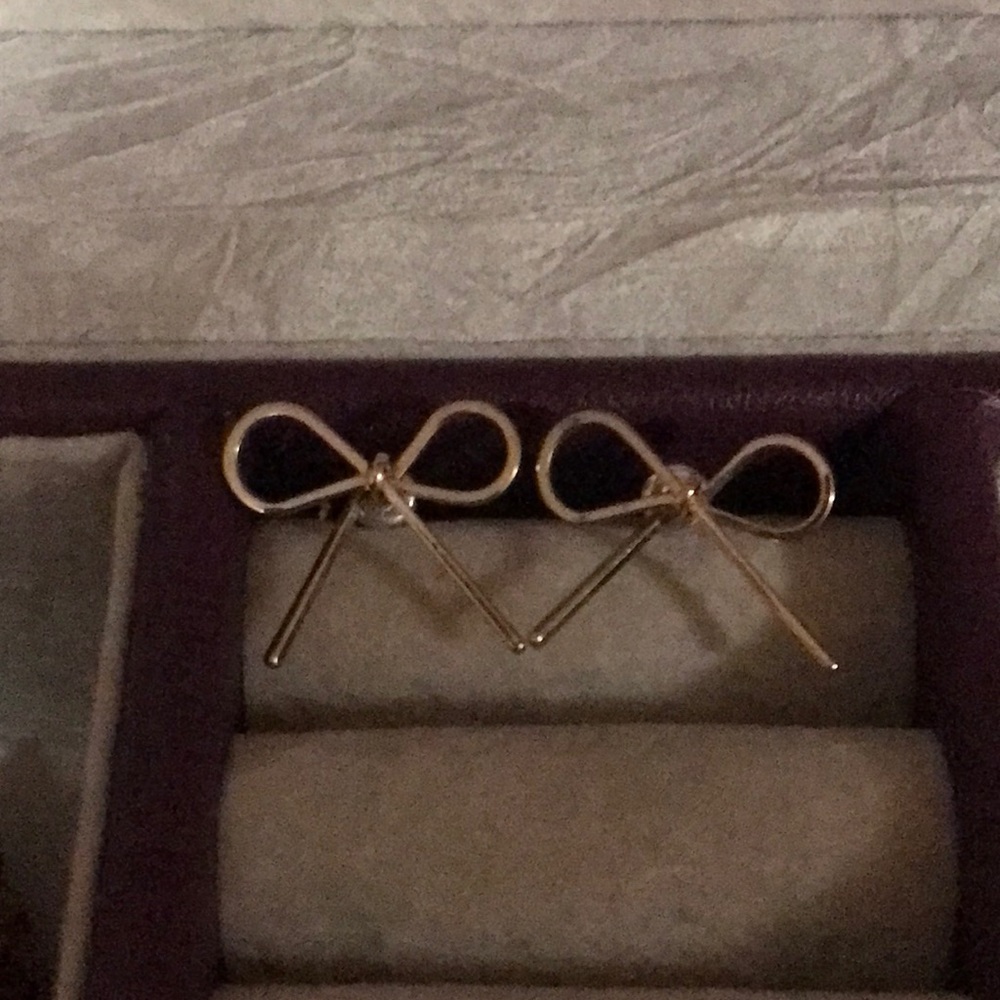 Bow earrings